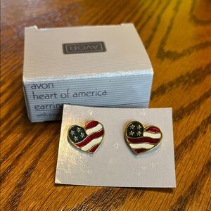 Avon 1992 Patriotic Heart of America Pierced Earrings